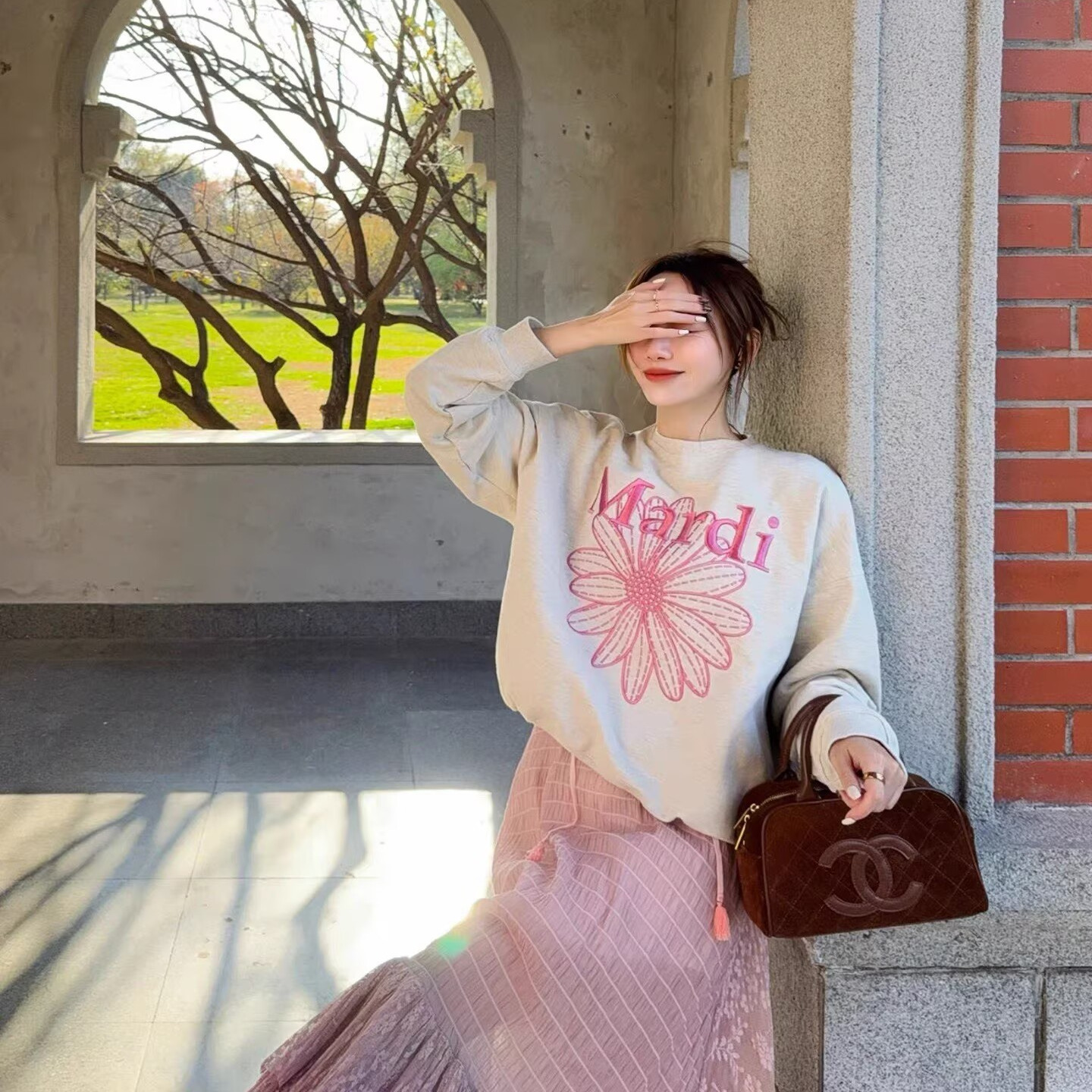 明星同款Mardi刺绣卫衣秋冬款小雏菊宽松复古圆领卫衣女金高银女