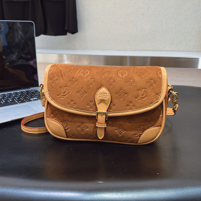 轻奢高级感小众腋下包2025新款时尚洋气腋下包质感百搭单肩斜挎包