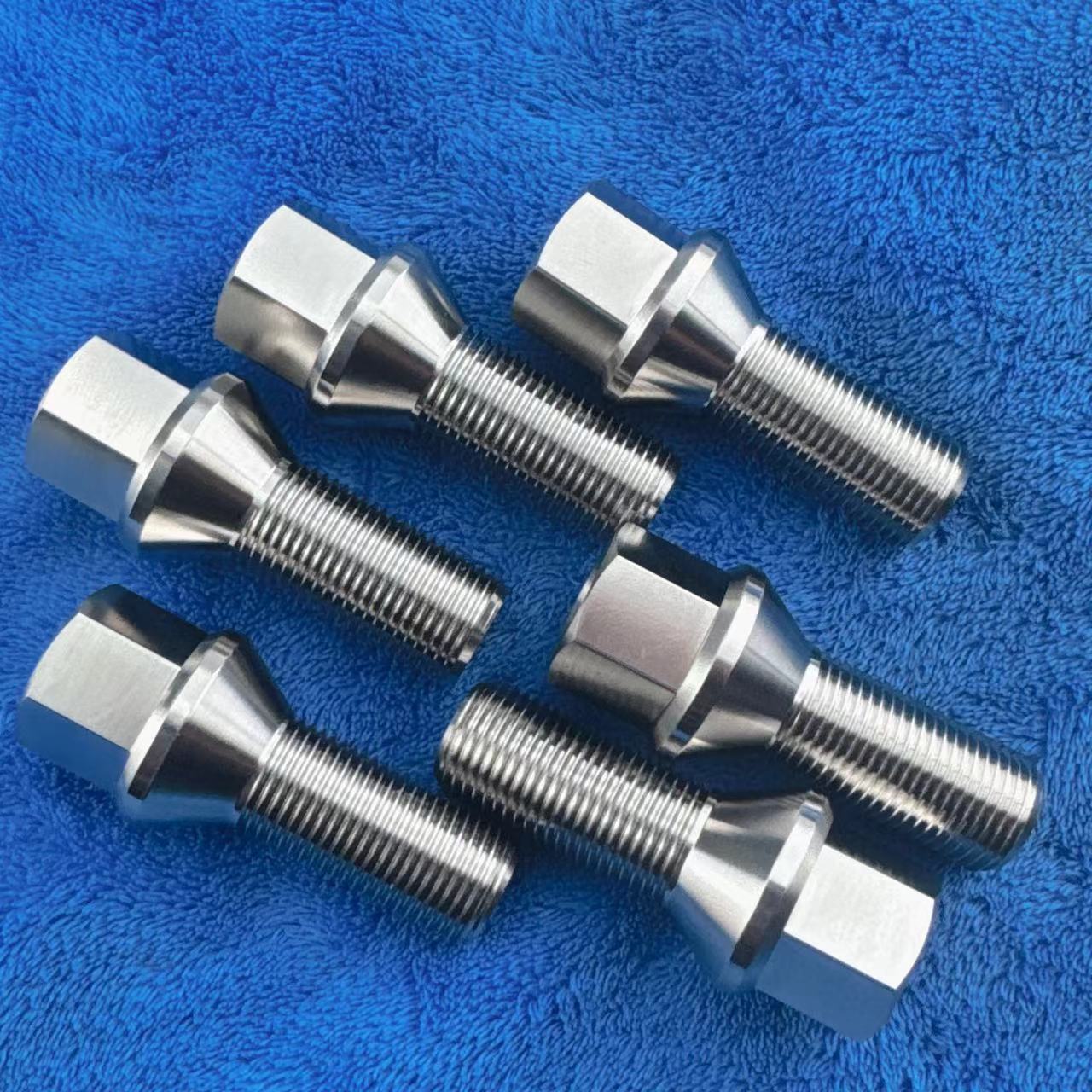 宝马轮毂螺丝适用车型1系2系3系4系5系X1X2X3X4X5Z4轮胎螺丝