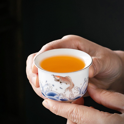 珐琅彩鱼跃龙门描金茶杯