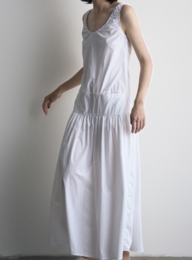 PIECE MIND【25新款】白色无袖拼接廓形连衣裙