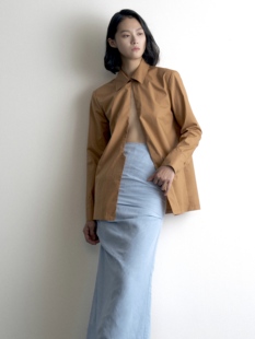 卡其色超低开领长袖衬衫