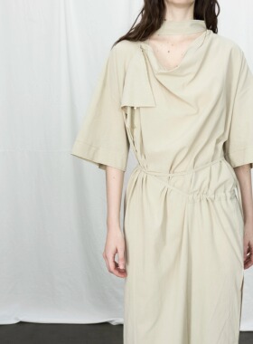 PIECE MIND豆绿色飘领拼片垂坠感衬衫连衣裙