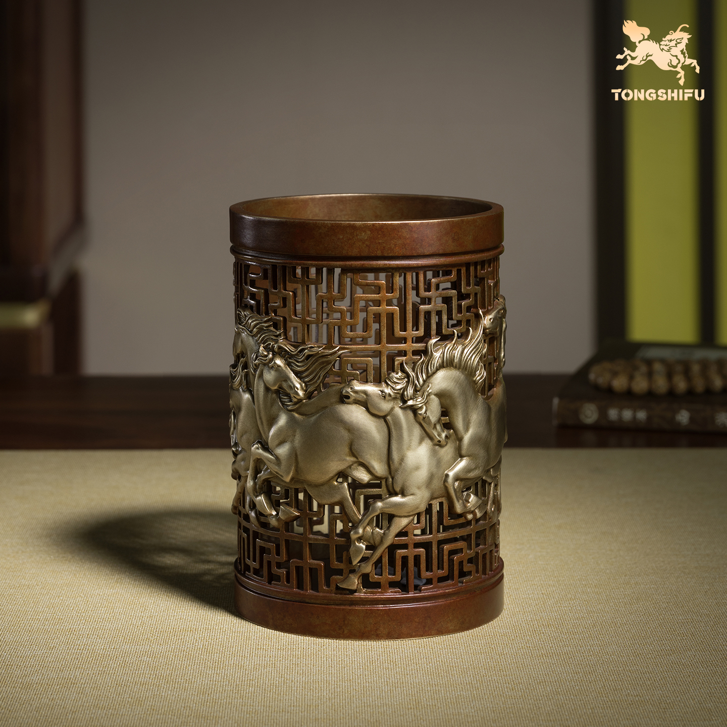铜师傅《八骏笔筒》笔筒