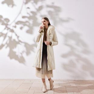 天轩商场同款冬女长款白鹅绒带毛领羽绒服奢华高端米白色TIDY263