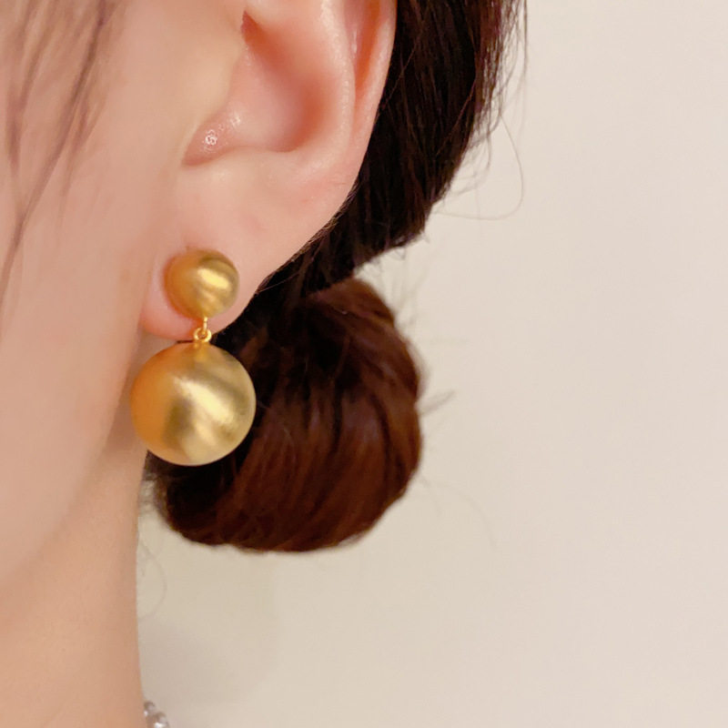 欧美小众时尚设计气质简约金属拉丝球球心形耳钉s925银针个性百搭