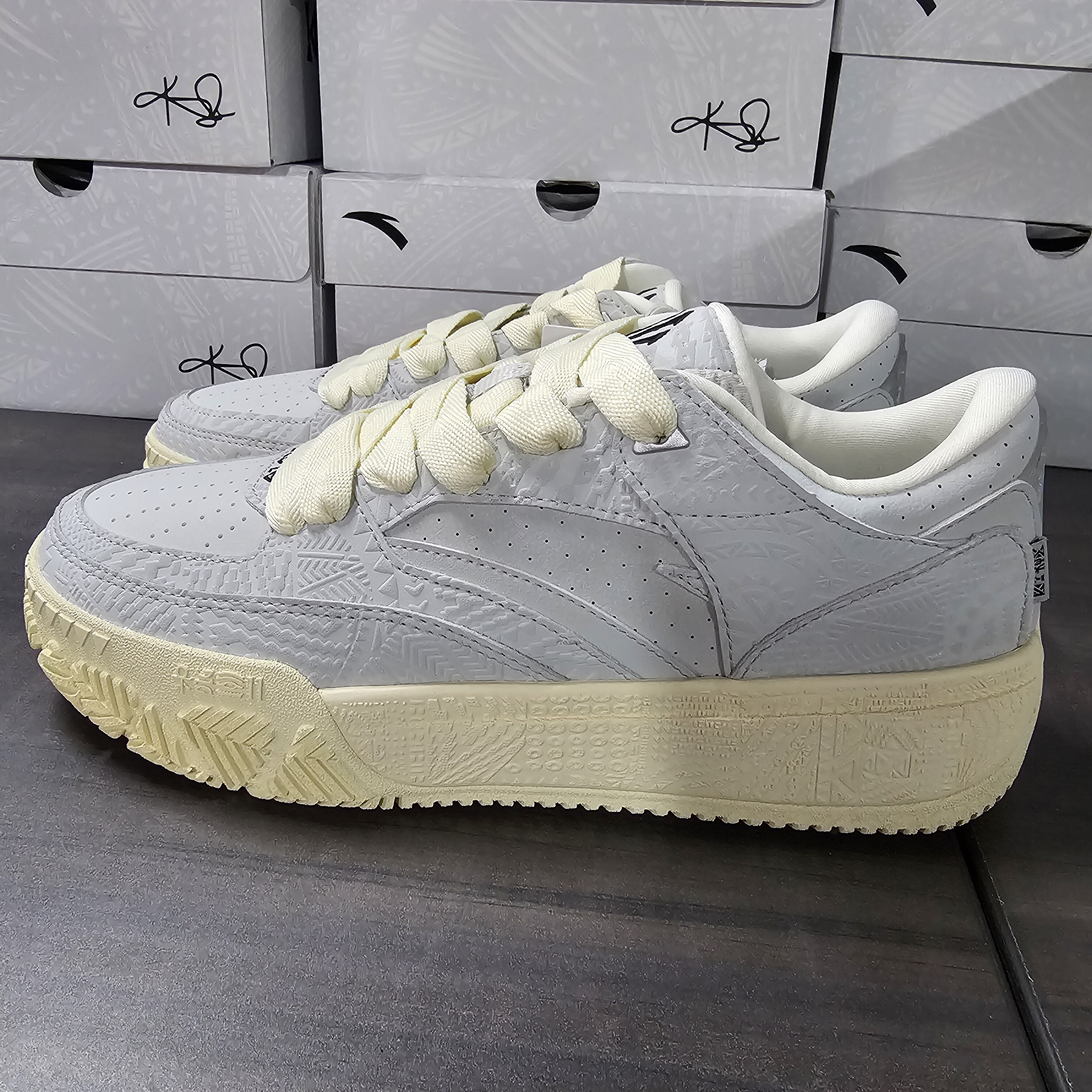 安踏欧文系列板鞋2026年新款潮流休闲鞋男子低帮运动鞋篮球文化鞋