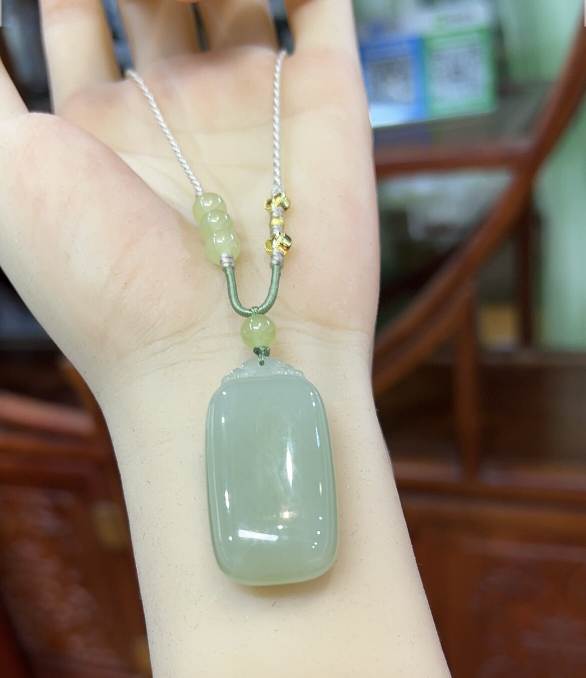 新疆直发正品和田玉晴水无事牌子吊坠天然玉石挂件带证书