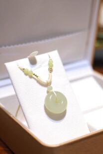 新疆直发正品和田玉浅晴水平安扣吊坠女款挂件天然玉石带证书