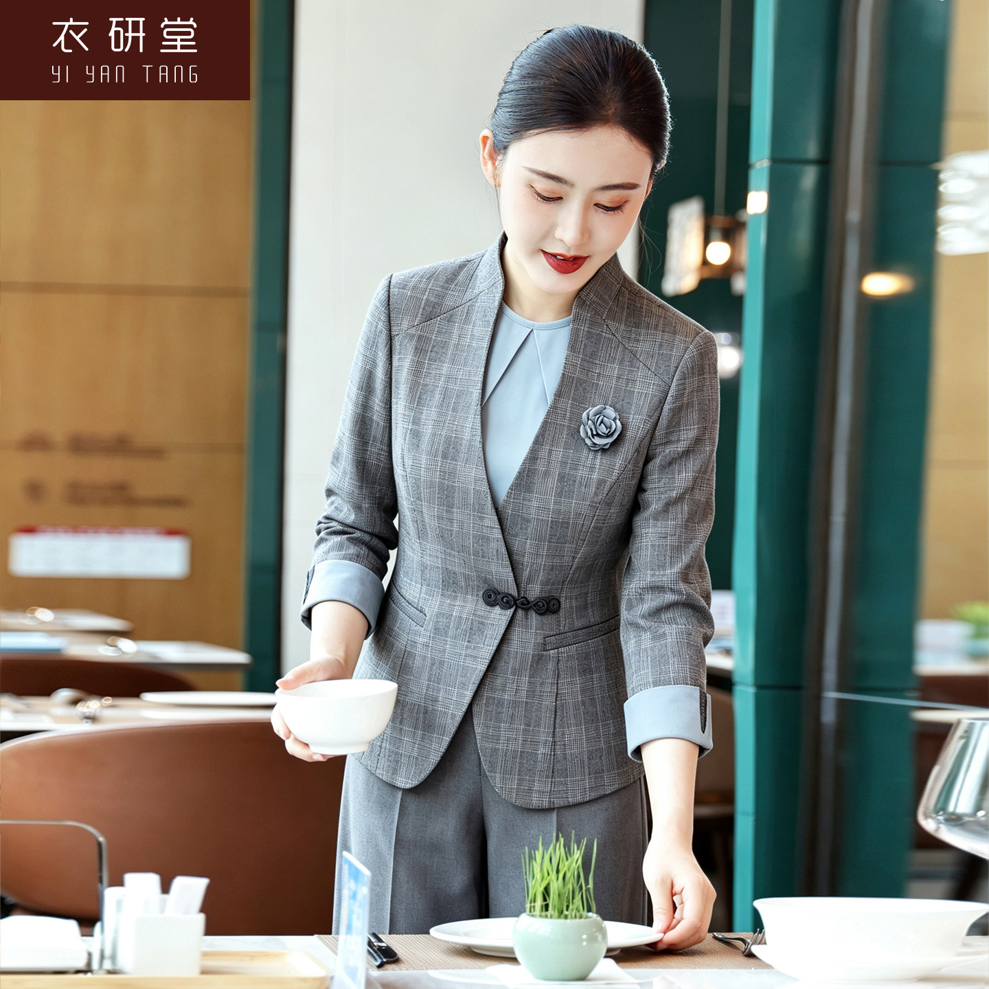 酒店会议宴会厅餐饮服务员工作服图片