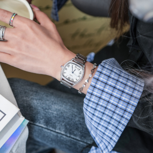 海达豪力酒桶型ins大气镶钻小众格雷系穿搭女手表