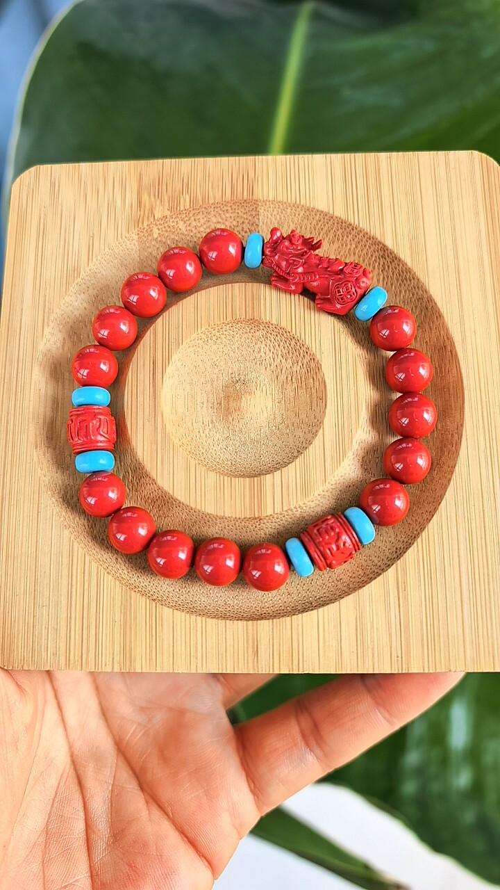 8mm高品帝王朱砂手串，貔貅搭配绿松石搁片+六字真言桶珠。