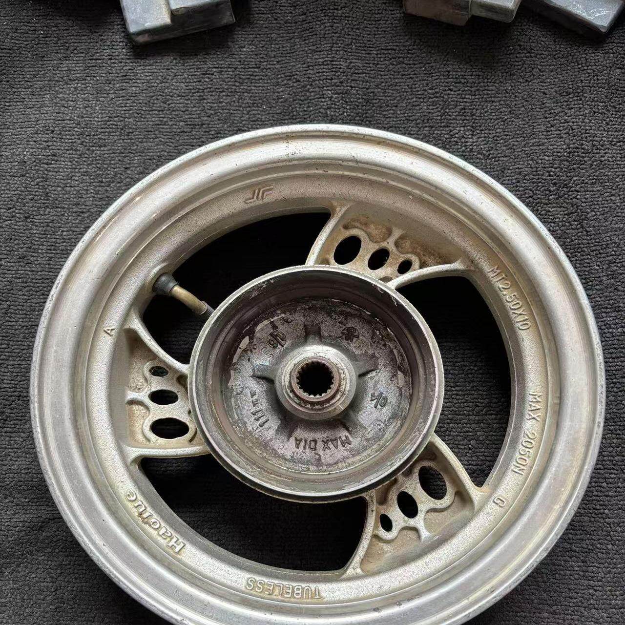 适用豪爵踏板车HJ125T-10A/10E/10F/16天鹰/宇钻/鹰钻/轮毂轮圈