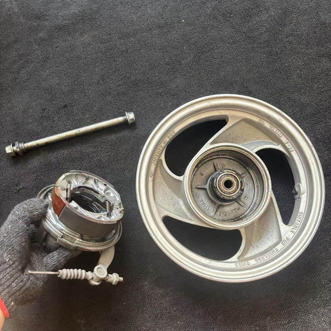 适用雅马哈100巧格福喜鬼火轮毂迅鹰踏板车10寸前后钢圈铝轮毂