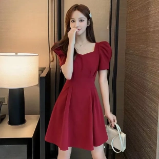 法式小心机露背方领泡泡袖红色连衣裙女 收腰显瘦气质减龄裙子