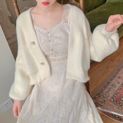 2026春秋新款很仙的针织开衫女厚短款慵懒风白色水貂绒毛衣小外套