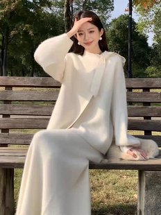 早秋端庄大气名媛气质高级感温柔小香风白色针织毛衣连衣裙套装 女