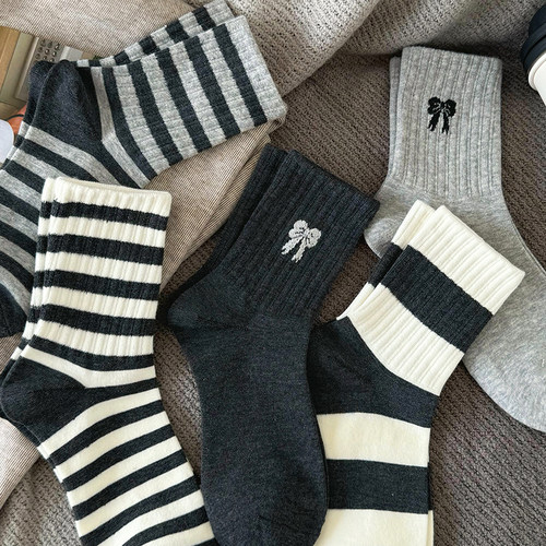 无骨条纹袜子女中长筒袜秋冬款棉袜ins潮日系百搭灰色春秋堆堆袜