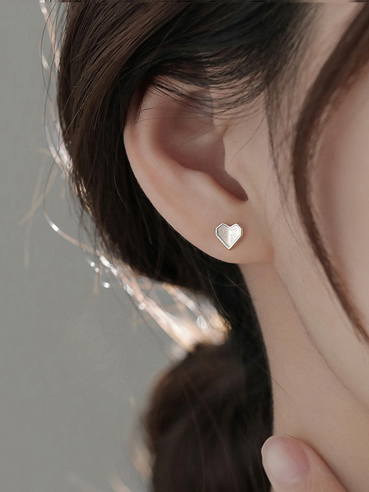 LOVE DROP GLAZE 2023 NEW TRENDY EARRINGS HIGH-END SENSE LIGHT LUXURY  STUD EARRINGS WOMENS NICHE DESIGN SIMPLE EARRINGS