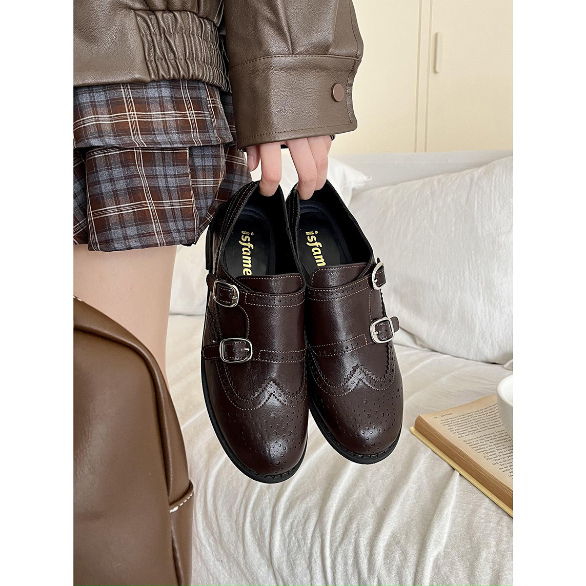 一拾方「夏洛克」新款复古英伦风设计 圆头雕花双扣带跟单鞋