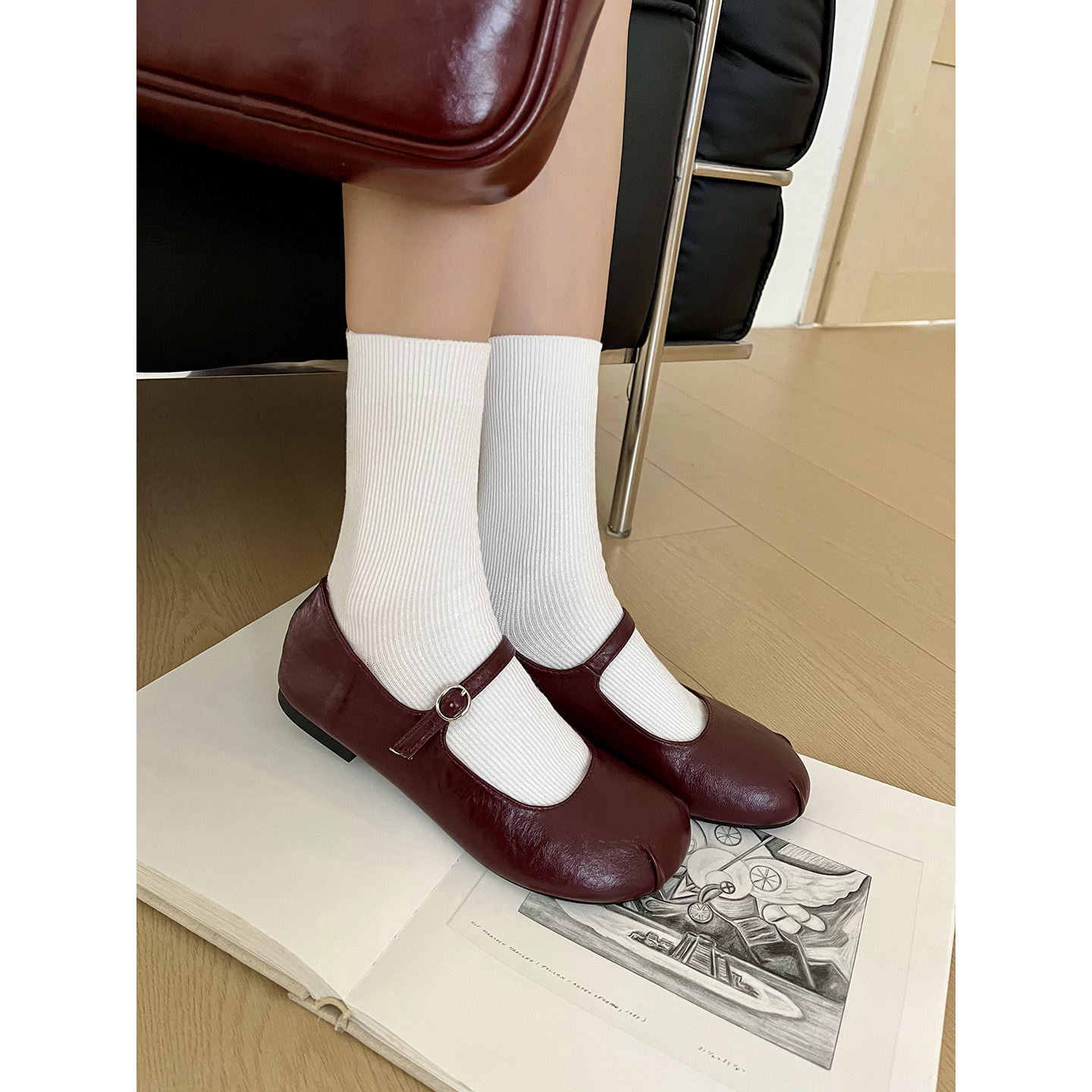 一拾方「红树莓」新款褶皱圆头一字带设计 好搭配软底玛丽珍