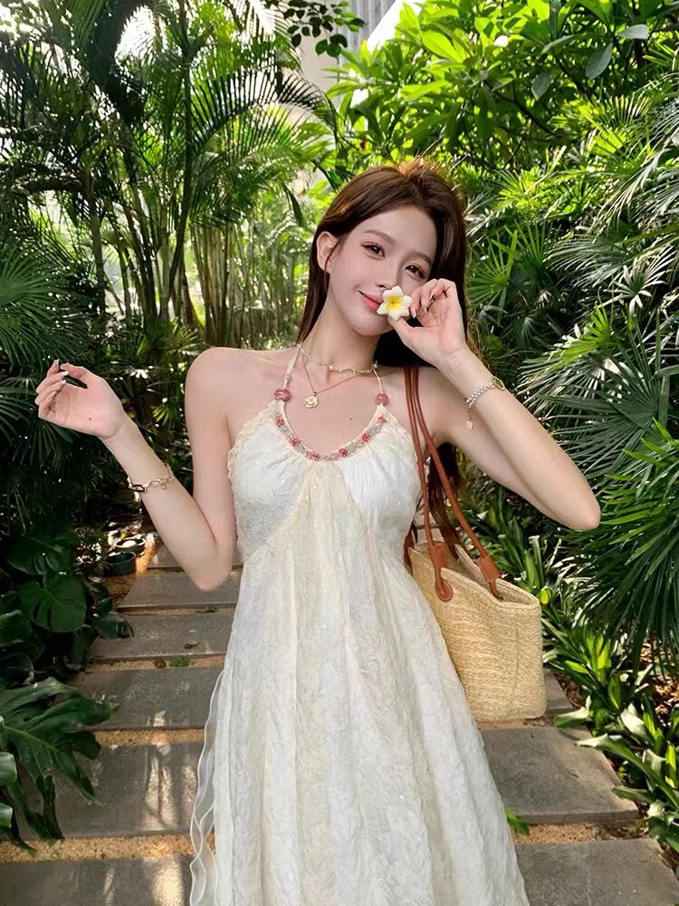 白色海边度假大露背挂脖吊带连衣裙2024新款女高级感夏季仙女裙子