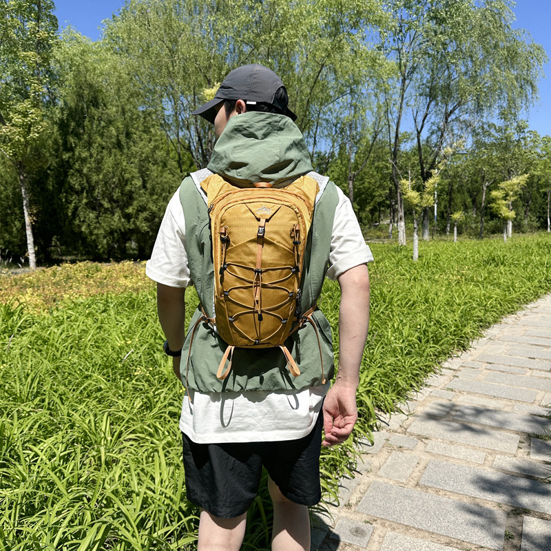 户外尖锋防泼水跑步骑行双肩包