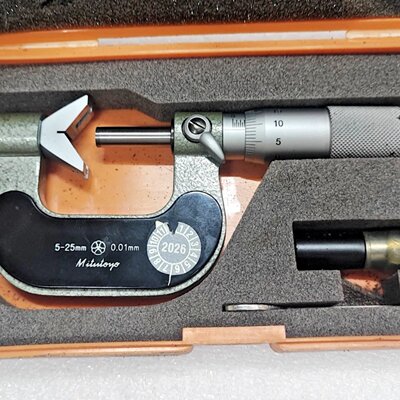 Mitutoyo 114-121 V-Anvil Micrometer (5-25mm) - CALIBRATED TH