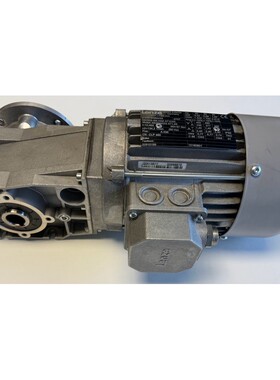Lenze Getriebemotor mit Getriebe / 0,55/0,68/1,00kW / GKR03-