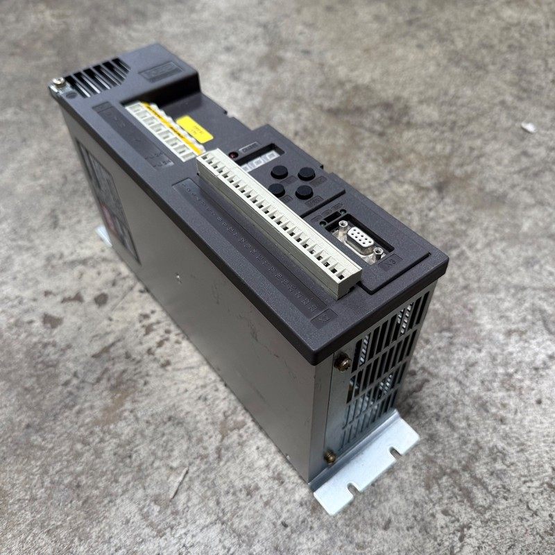 1x KEB 05.F0.R01-1228 Combivert Frequenzumrichter Wechselric