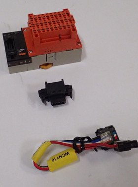 OMRON CRT1-ID08SL-1 REMOTE TERMINAL In 24Vdc 6mA I/O POWER 2