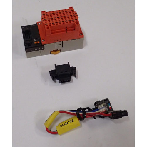 OMRON CRT1-ID08SL-1 REMOTE TERMINAL In 24Vdc 6mA I/O POWER 2