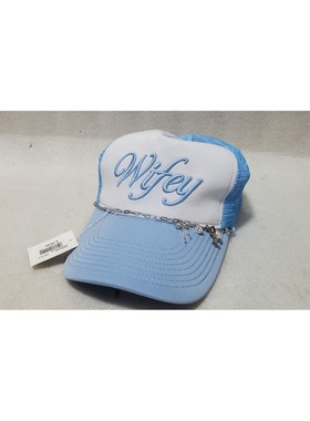 Wifey Love 帽子成人女式 Gitter Letter 可调平沿帽卡车司机网眼