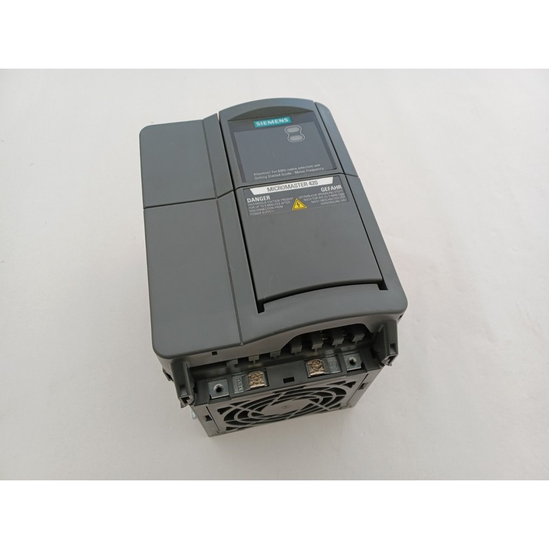 Siemens Micromaster 420 6SE64202AB215BA1 150KW 200240V Neu o