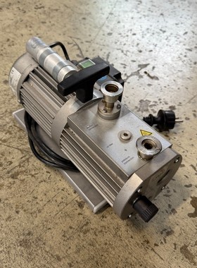 1x ILMVAC 322001 Drehschieberpumpe P 1x10^-2 mbar S 1.8/2.2