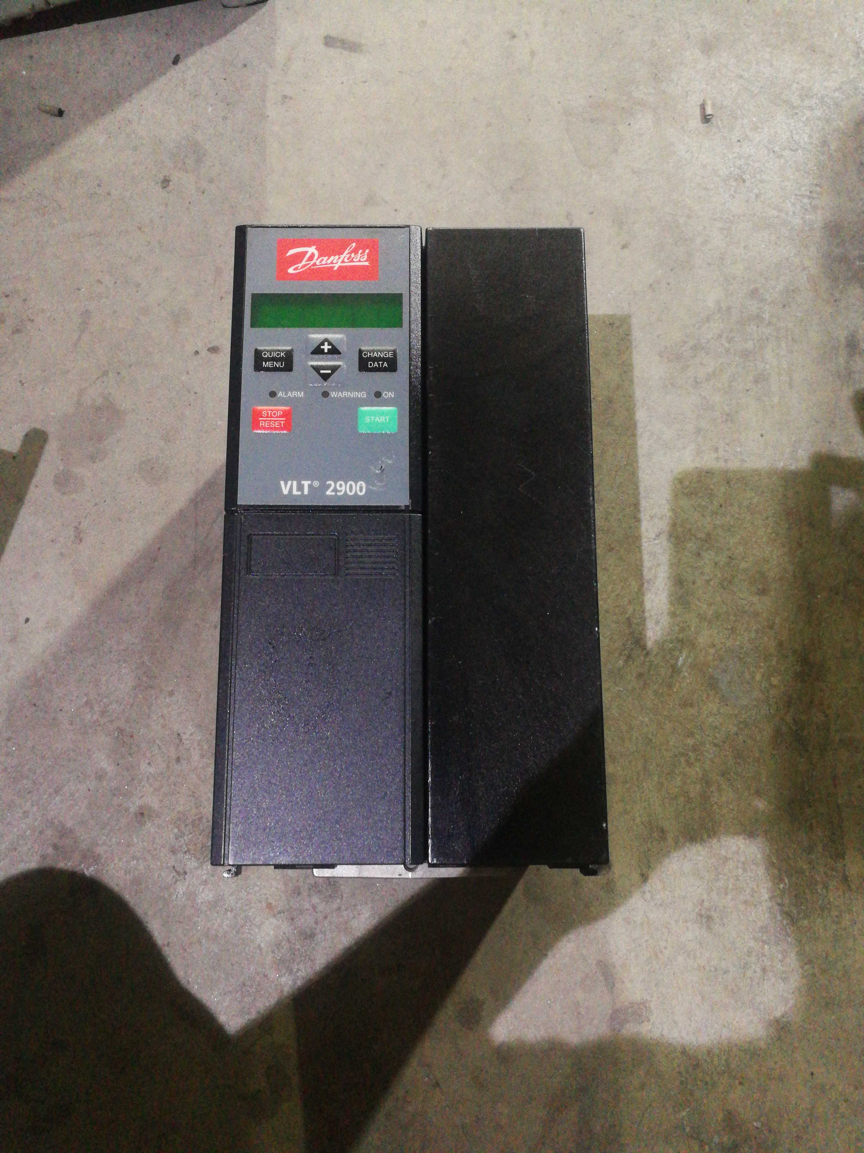 丹佛斯变频器vlt2900 vlt2955pt4b20 5.5kw 380v实物图