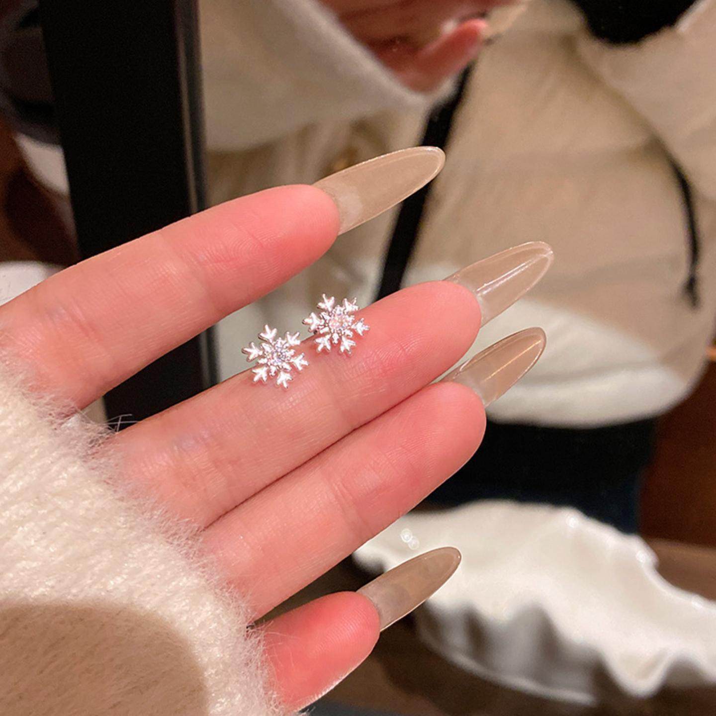 名尚家秋冬款精致微镶锆石雪花耳钉女睡觉免摘养耳洞耳环小众耳饰,饰品/流行首饰/时尚饰品新,耳钉,淘宝优惠券,粉丝福利购,淘宝优惠卷