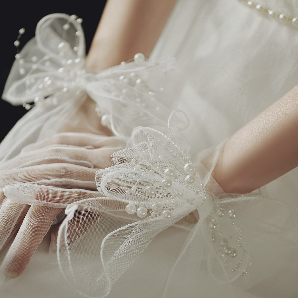 新娘珍珠网纱蝴蝶结显瘦短手套表演主持结婚纱礼服臂套防晒假袖子