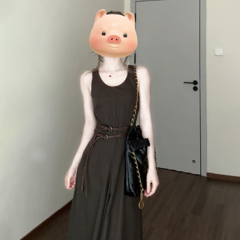 夏日超好看绝美无袖背心连衣裙子女2025初夏新款冷淡系高级感长裙