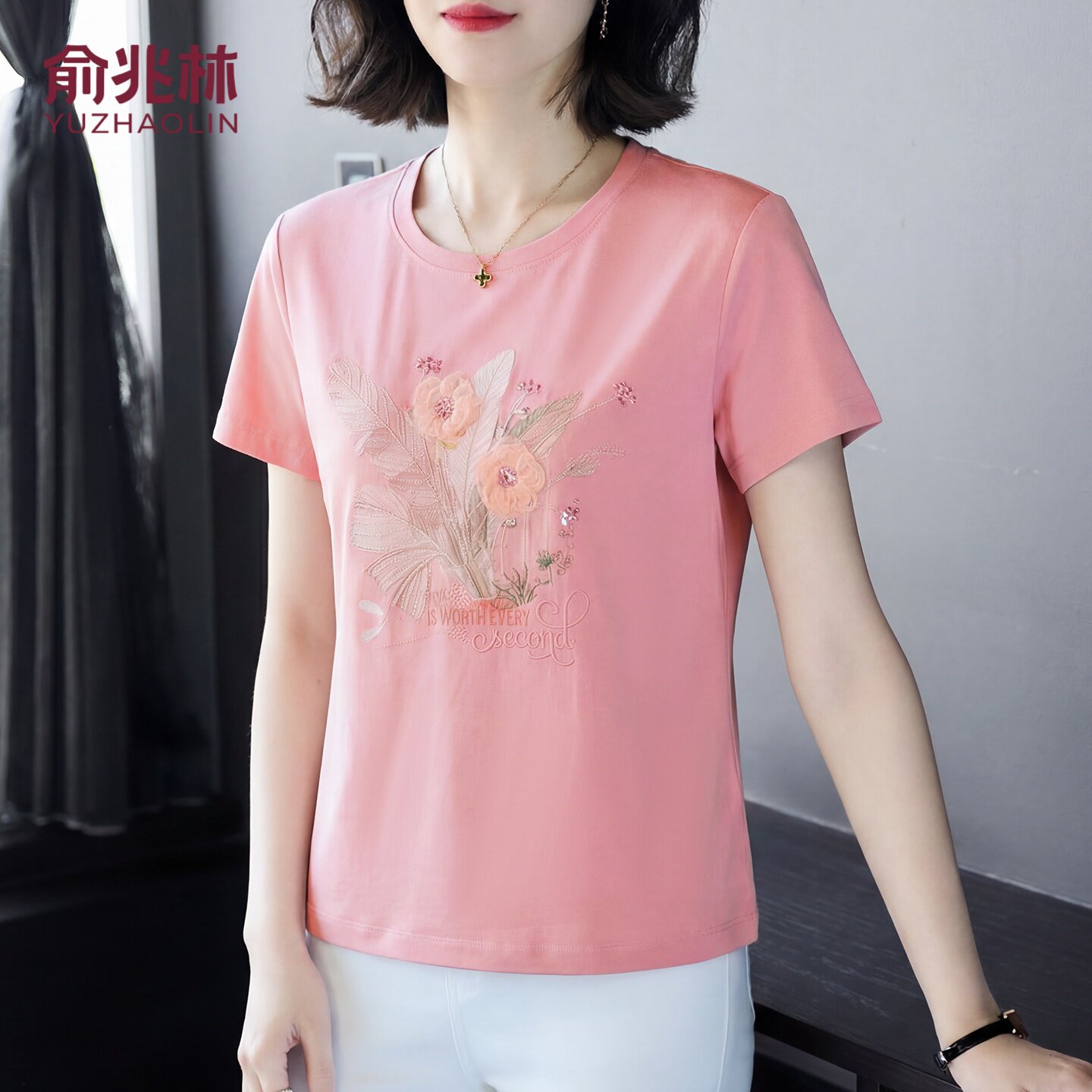 俞兆林妈妈夏装纯棉短袖上衣2026新款中年女花色圆领时尚绣花t恤