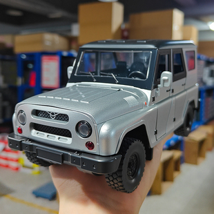 合金车模1比18瓦滋猎人仿真越野车模型高档收藏摆件男孩汽车礼物