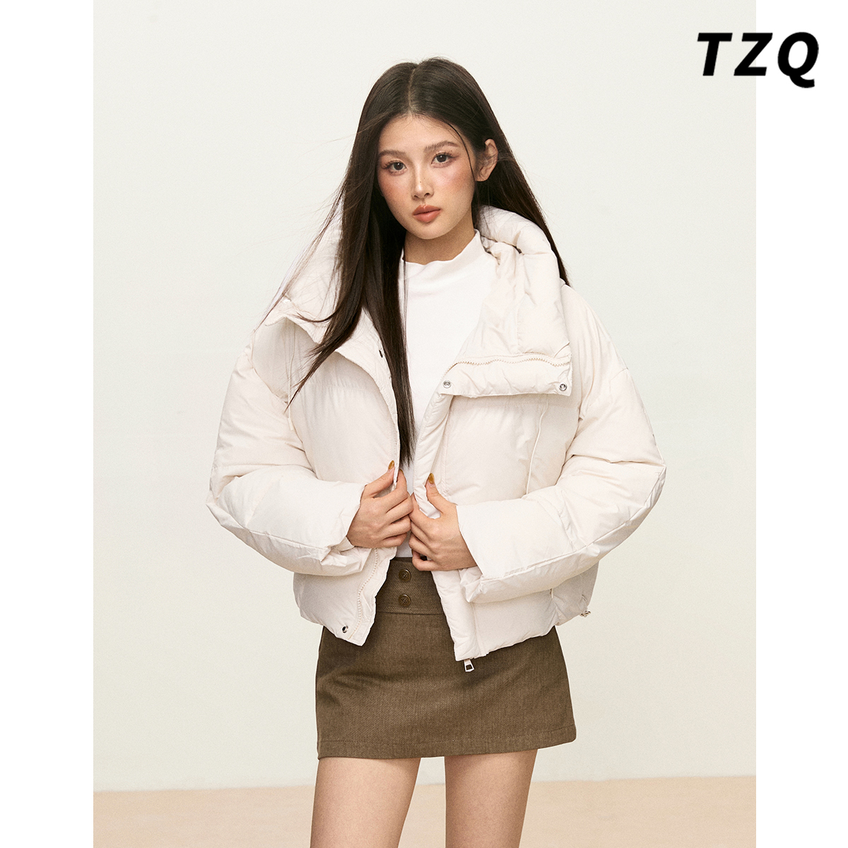 米白色甜美风立领短款羽绒服