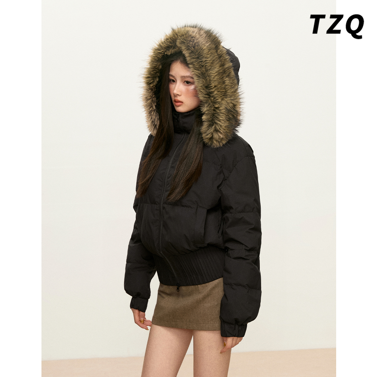 黑色大毛领加厚连帽羽绒服