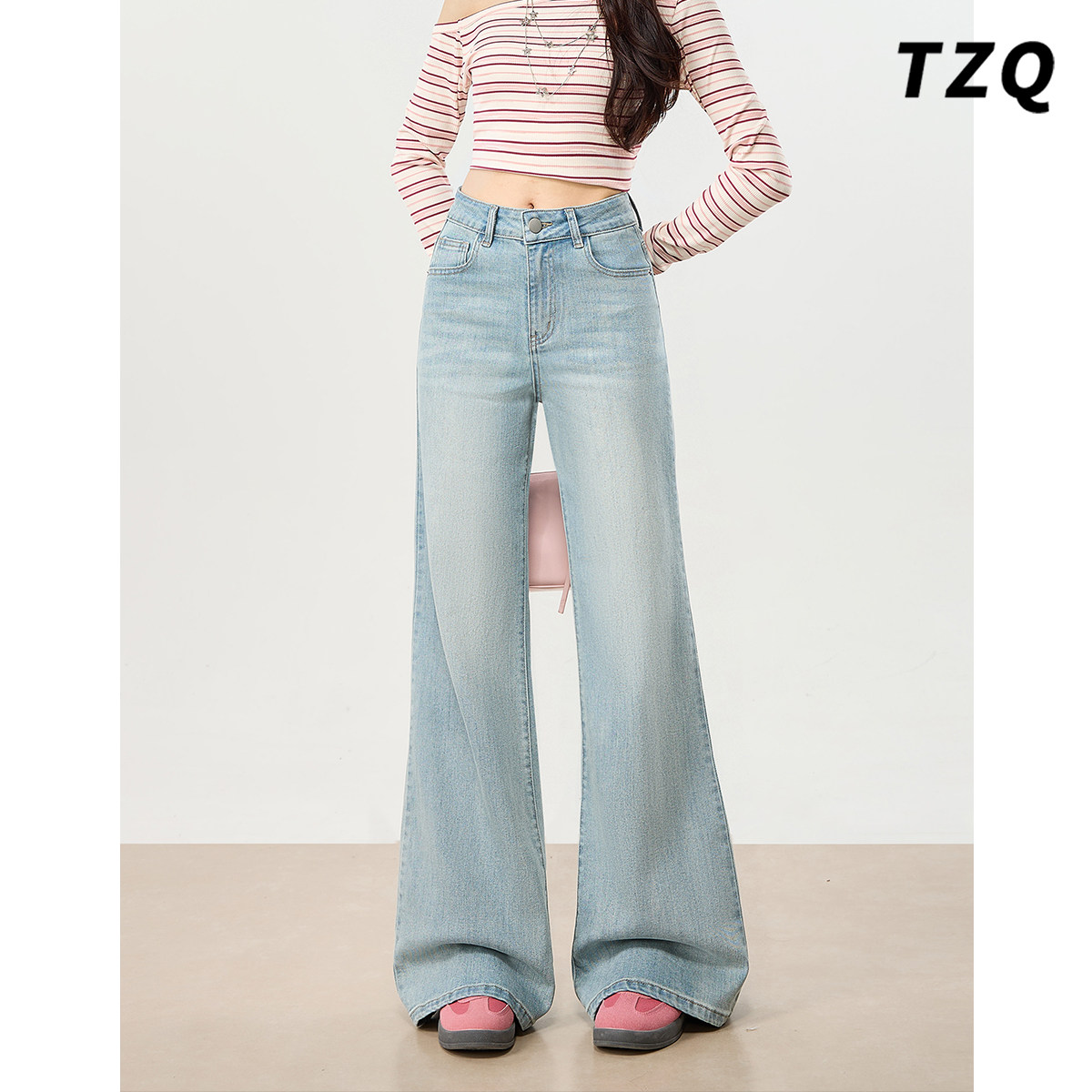 小个子浅蓝宽松微喇牛仔裤