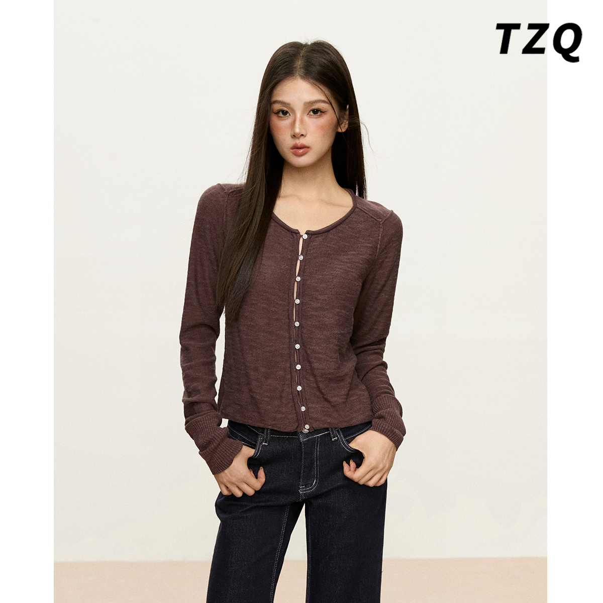咖色设计感纽扣针织开衫女