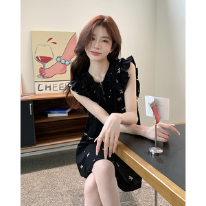 韩系甜辣风宽松短款小个子连衣裙2025女夏季新款多巴胺穿搭小黑裙图片