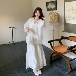 米白色慵懒风蕾丝套装裙女2025夏季新款韩系显瘦气质半身裙三件套图片