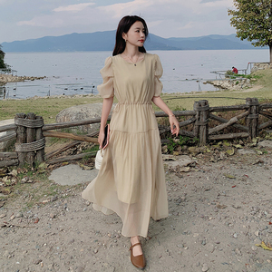 法式香槟色连衣裙女夏季2024新款泡泡袖收腰气质超仙绝美仙女长裙