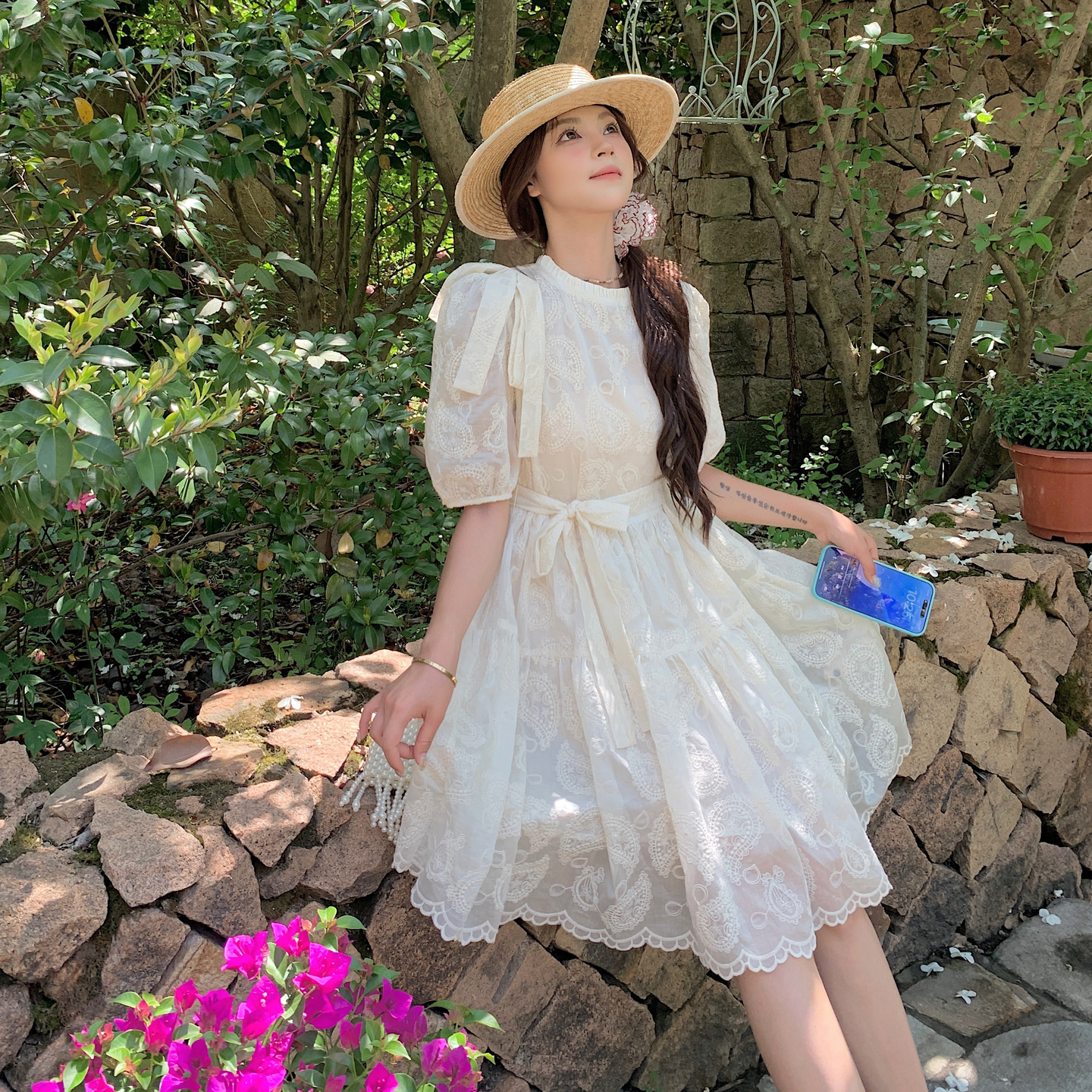 米白色夏系带收腰巨好看小个子裙子2025新款女蕾丝提花法式连衣裙，女装连衣裙，唛多