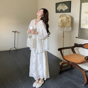 米白色慵懒风蕾丝套装裙女2025夏季新款韩系显瘦气质半身裙三件套图片